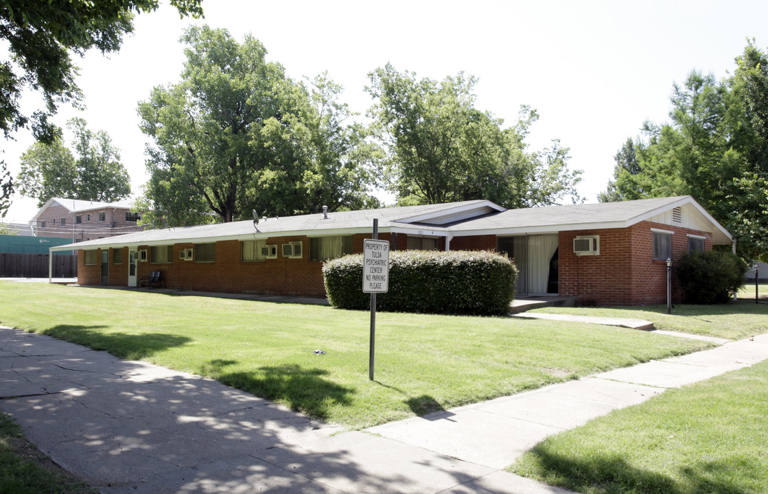 1221 S St Louis Ave in Tulsa, OK - Foto de edificio