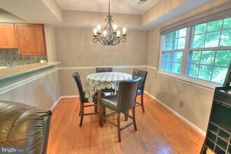 5704 Chapman Mill Dr in North Bethesda, MD - Building Photo - Building Photo