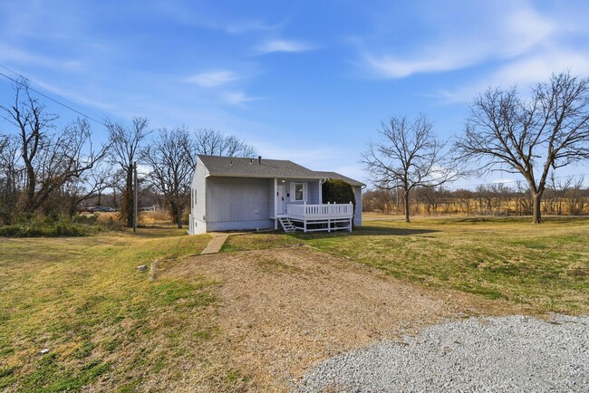 120 N Hazel St in Grove, OK - Building Photo - Building Photo