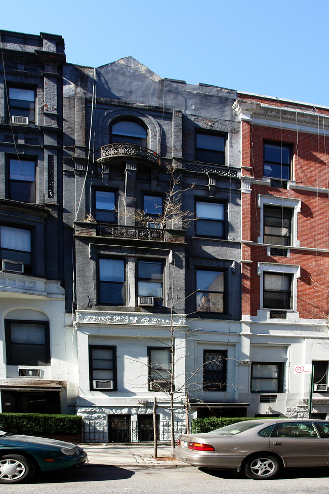32 W 83rd St in New York, NY - Foto de edificio - Building Photo