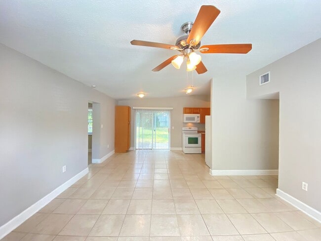 Available Now! 2/2 Bungalow near Downtown in Orlando, FL - Building Photo - Building Photo