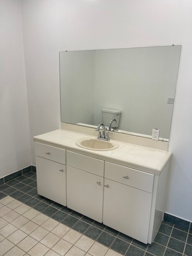 7763 Melrose Ave, Unit 2