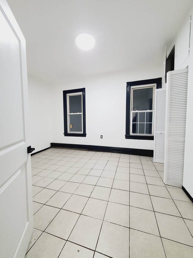 166 Cator Ave, Unit 2 in Jersey City, NJ - Building Photo - Building Photo