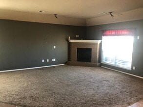 520 S Castle Ridge Ln in Mustang, OK - Building Photo - Building Photo