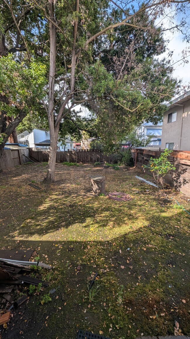 1304 Estudillo St, Unit 2 in Martinez, CA - Building Photo - Building Photo