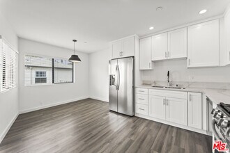 1264 9th St-Unit -c in Santa Monica, CA - Building Photo - Building Photo