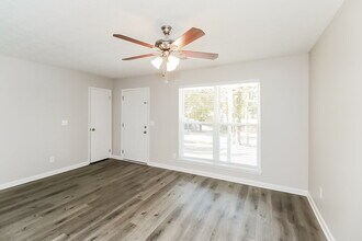 300 N Meade Dr in Peachtree City, GA - Building Photo - Building Photo