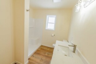 711 Salsbery Cir in Hillsboro, WI - Building Photo