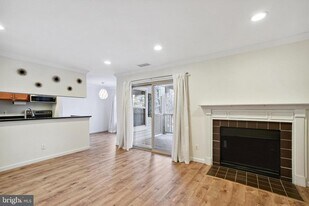 11715 Olde English Dr in Reston, VA - Building Photo