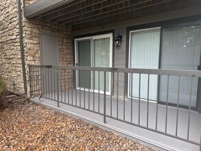 2575 S Syracuse Way, Unit J108 in Denver, CO - Foto de edificio - Building Photo