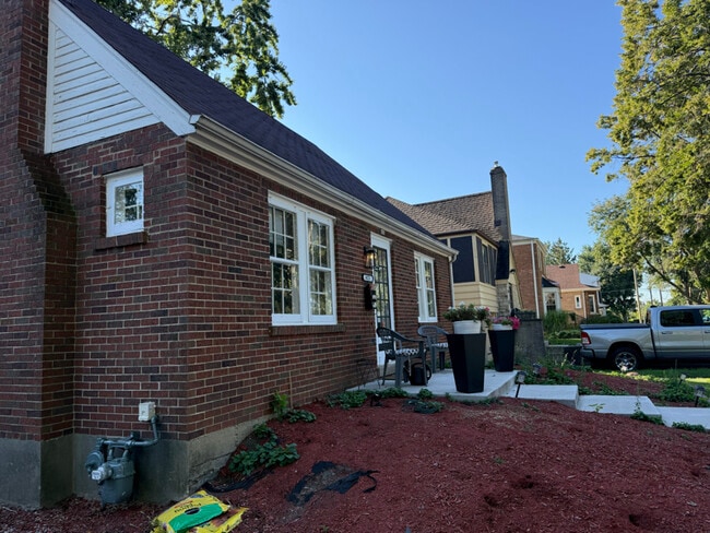 property at 421 N Linden St