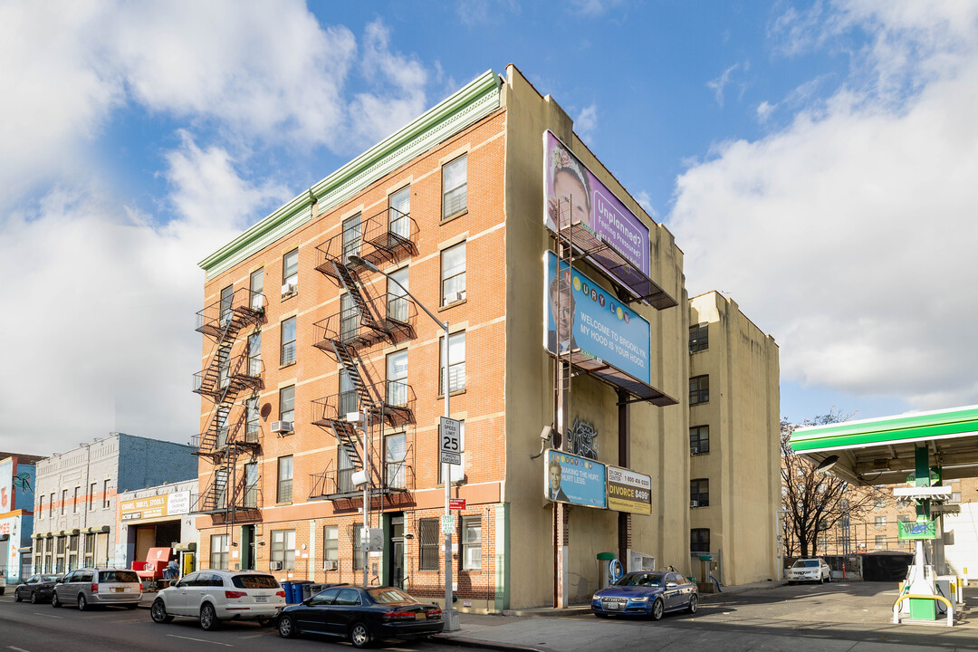 1371 Atlantic Ave in Brooklyn, NY - Building Photo