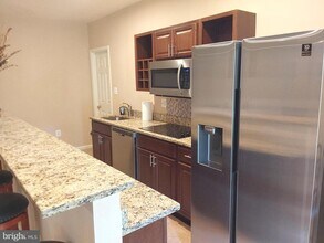 25091 KINGSCOTE Ct in South Riding, VA - Foto de edificio - Building Photo