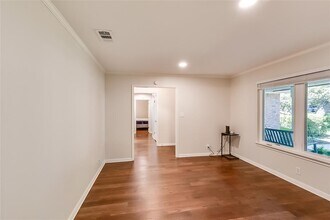 11209 Deadoak Ln in Austin, TX - Building Photo - Building Photo