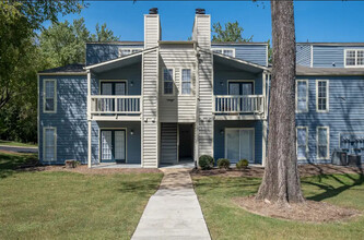 The Oaks Apartments in Raleigh, NC - Foto de edificio - Building Photo