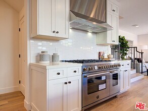 819 N Sycamore Ave in Los Angeles, CA - Building Photo - Building Photo