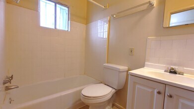 3440 Vail Ave SE-Unit -Unit A in Albuquerque, NM - Building Photo - Building Photo