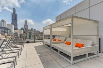 310 S Green St in Chicago, IL - Building Photo - Building Photo