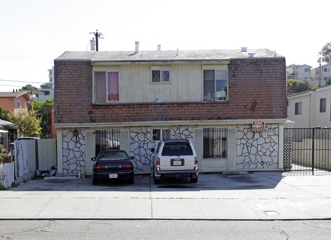 Altar-mar Apartments in San Diego, CA - Building Photo - Building Photo