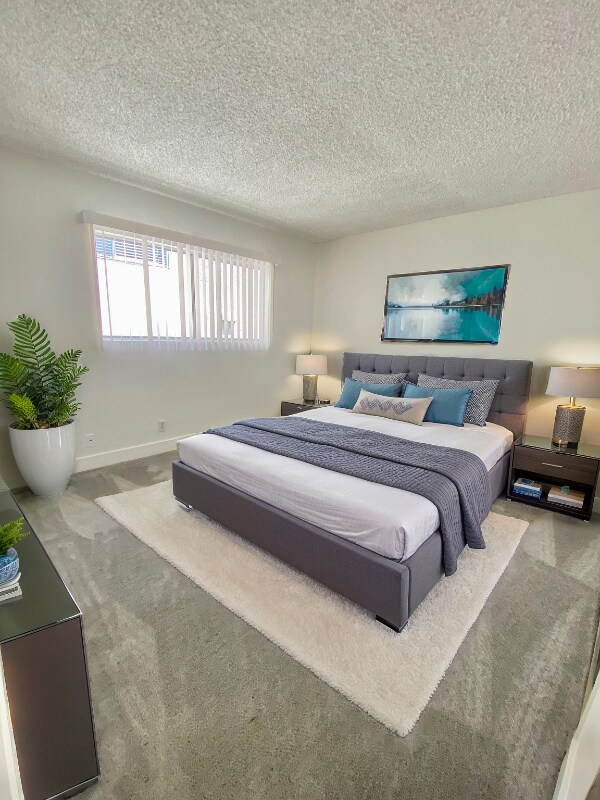 11963 Walnut Ln-Unit -4 in Los Angeles, CA - Foto de edificio - Building Photo