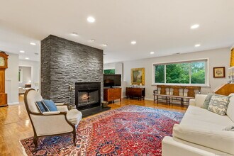 15 Craig Ct in Stamford, CT - Building Photo - Building Photo