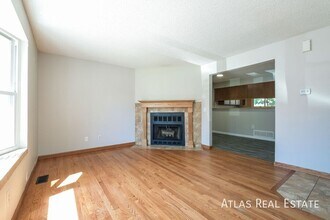 8168 Washington St in Denver, CO - Foto de edificio - Building Photo