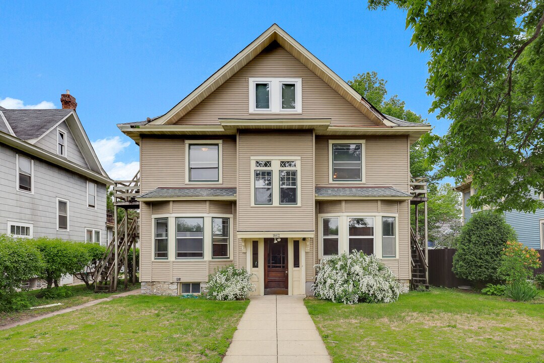 1862 Roblyn Ave, Unit #1 in St. Paul, MN - Building Photo