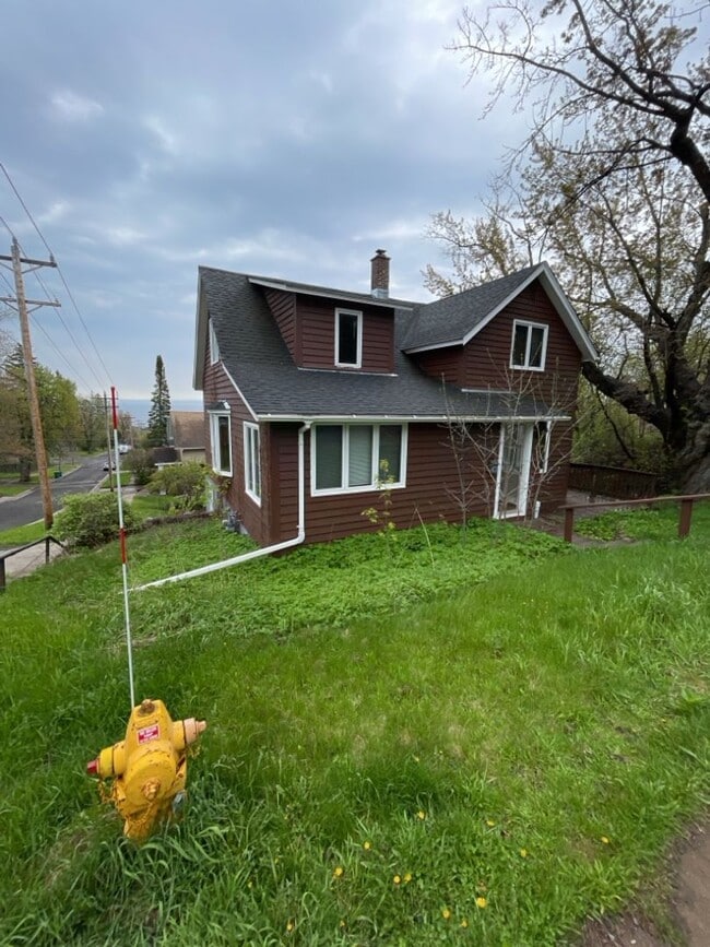 property at 1232 E 7th St