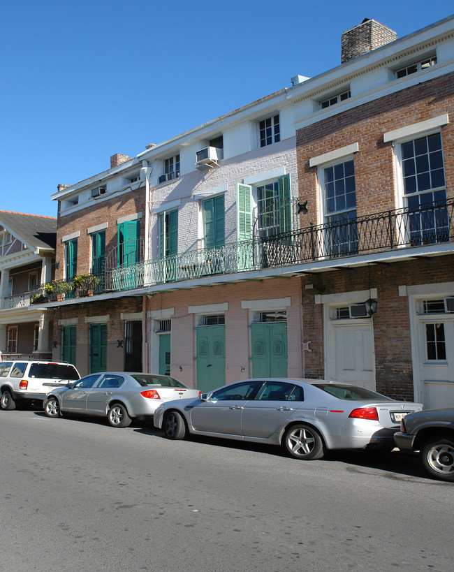 935 Dumaine St in New Orleans, LA - Building Photo - Building Photo