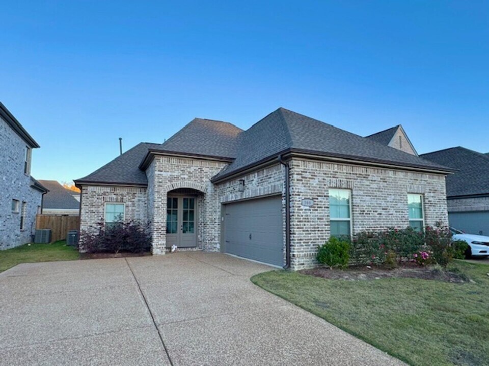 566 Tucker View Dr in Cordova, TN - Building Photo