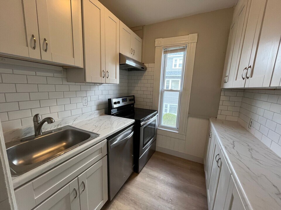 262 Walnut St in Manchester, NH - Building Photo