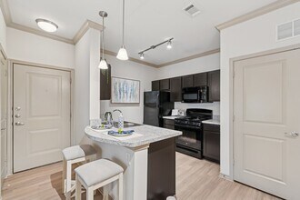 The Vista in San Antonio, TX - Building Photo - Building Photo