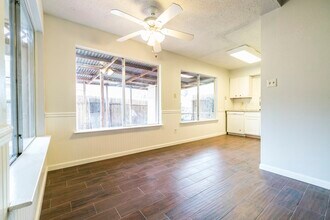 10746 Lakewood Oaks Dr in Sugar Land, TX - Building Photo - Building Photo