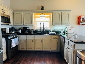 5912 NE Turquoise Dr in Lee's Summit, MO - Building Photo - Building Photo