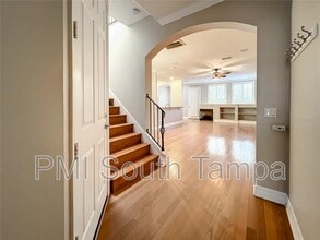 2905 Hansen Manor Ln in Tampa, FL - Building Photo - Building Photo