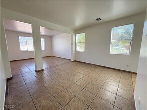 5968 Hickory Nut Ave in Las Vegas, NV - Building Photo - Building Photo