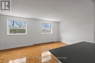 7555 Goreway Dr in Mississauga, ON - Building Photo - Building Photo
