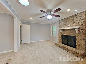 430 Beaumont Dr SW in Stone Mountain, GA - Foto de edificio - Building Photo