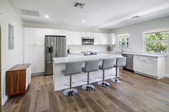 211 SE 16th Ave in Fort Lauderdale, FL - Building Photo - Building Photo