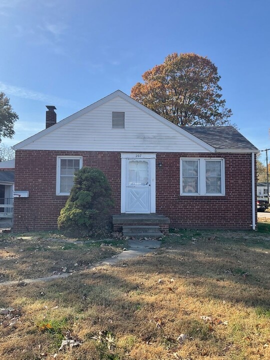 207 W Hwy 50 in O'Fallon, IL - Building Photo