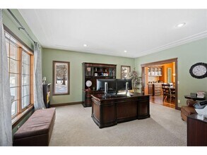 6111 Kalen Dr in Woodbury, MN - Foto de edificio - Building Photo