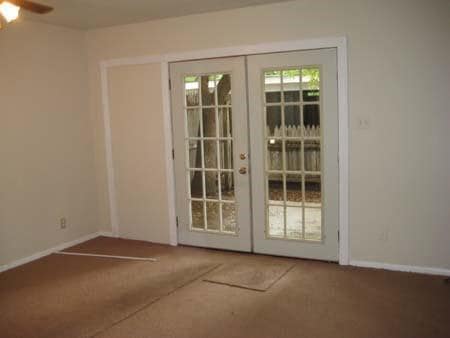 608 N McKinney St in Ennis, TX - Building Photo - Building Photo