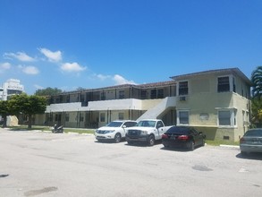 300 Sunset Dr in Fort Lauderdale, FL - Building Photo - Building Photo