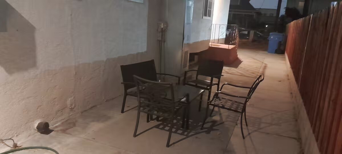 1526 W 28th St in Los Angeles, CA - Building Photo