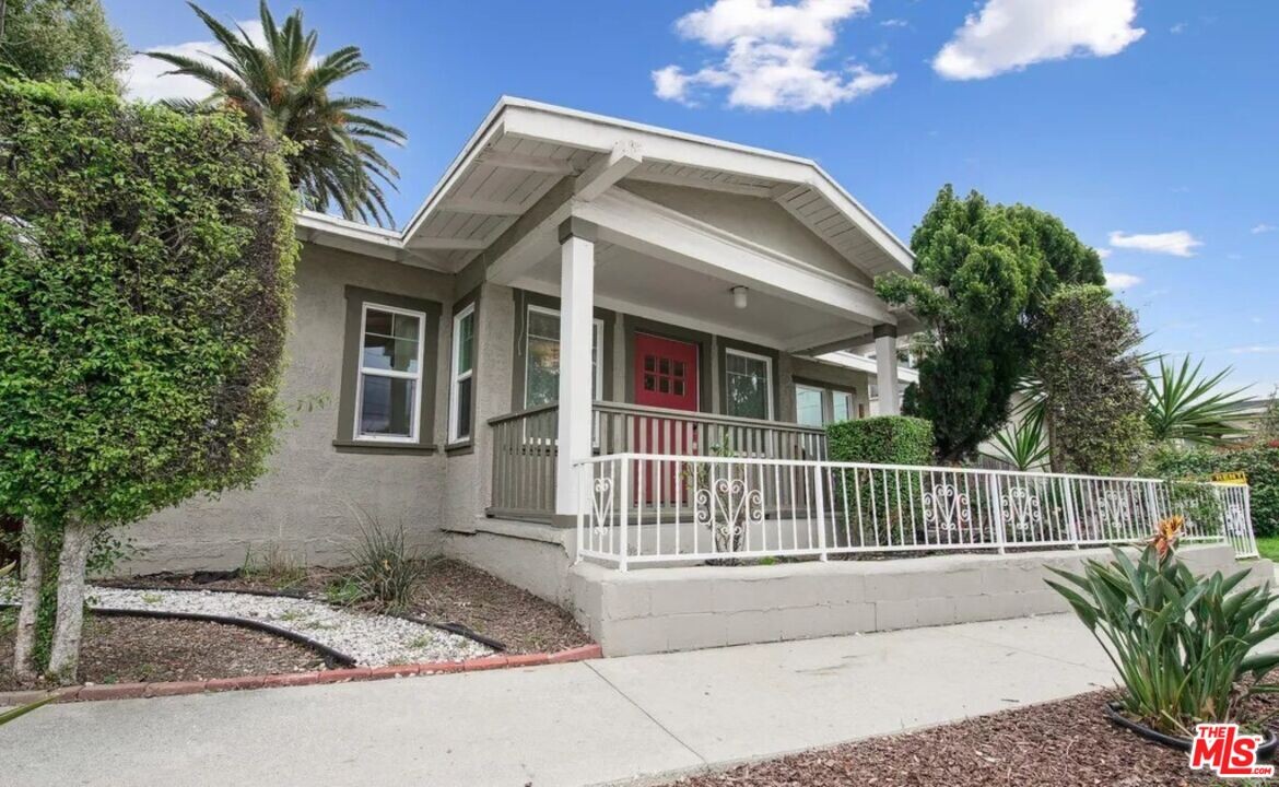 2120 Marengo Ave in Altadena, CA - Foto de edificio