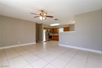 18529 Phlox Dr in Ft. Myers, FL - Building Photo - Building Photo