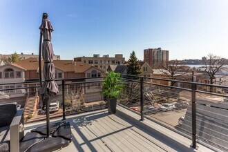 38 Hilliard Ave in Edgewater, NJ - Foto de edificio - Building Photo
