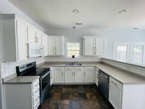 3819 Fircrest Dr in Charlotte, NC - Foto de edificio - Building Photo