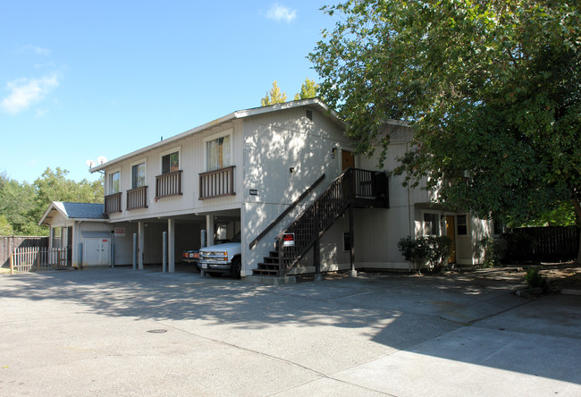 6451 Montecito Blvd in Santa Rosa, CA - Building Photo - Building Photo