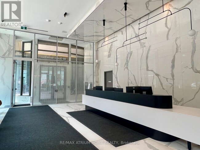 88 Queen St E in Toronto, ON - Building Photo - Building Photo